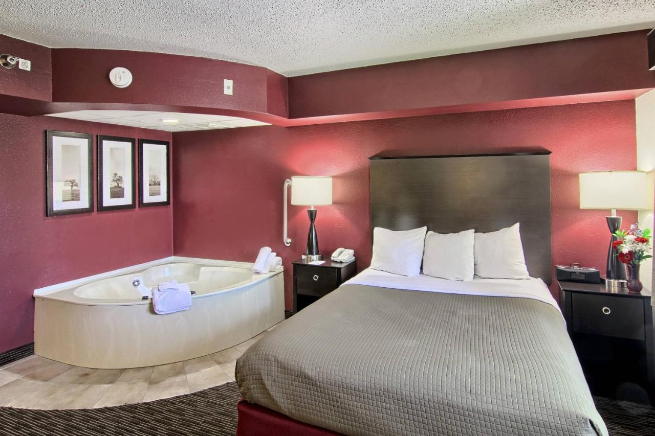 Blossom Hotel & Suites טראוורס סיטי מראה חיצוני תמונה