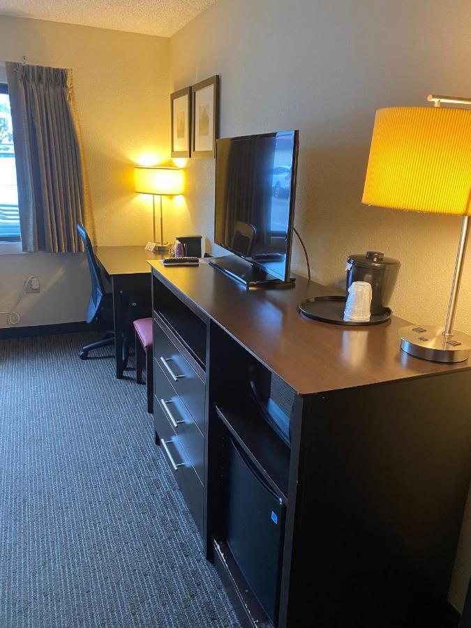 Blossom Hotel & Suites טראוורס סיטי מראה חיצוני תמונה