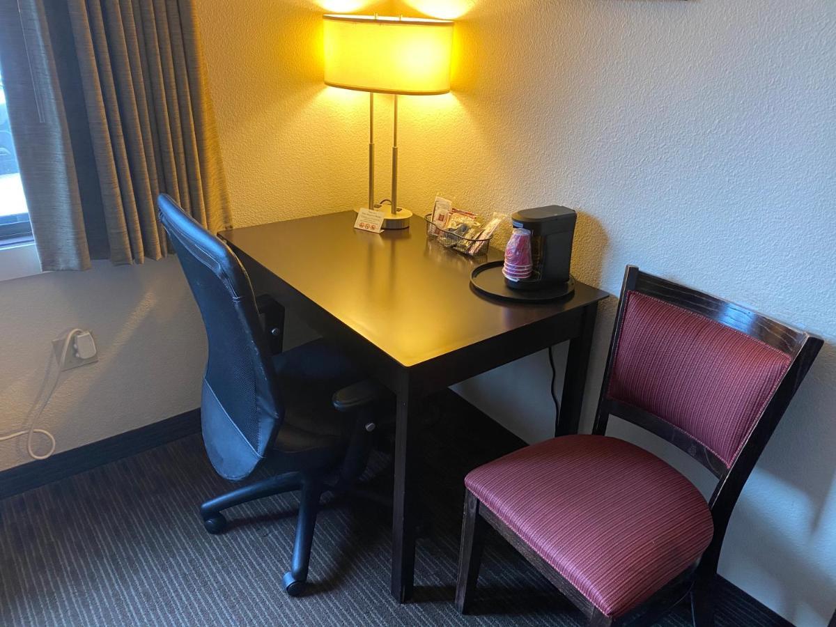 Blossom Hotel & Suites טראוורס סיטי מראה חיצוני תמונה