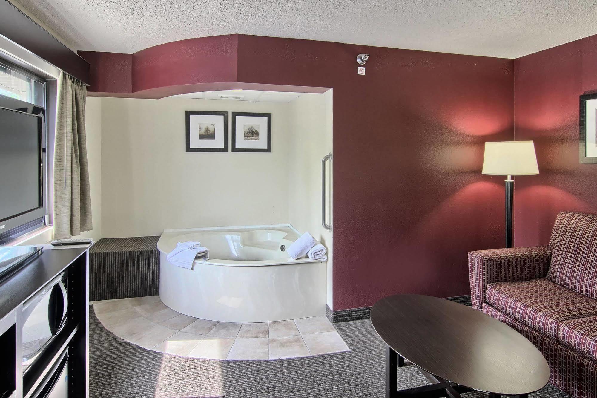 Grandstay Hotel & Suites Of טראוורס סיטי מראה חיצוני תמונה