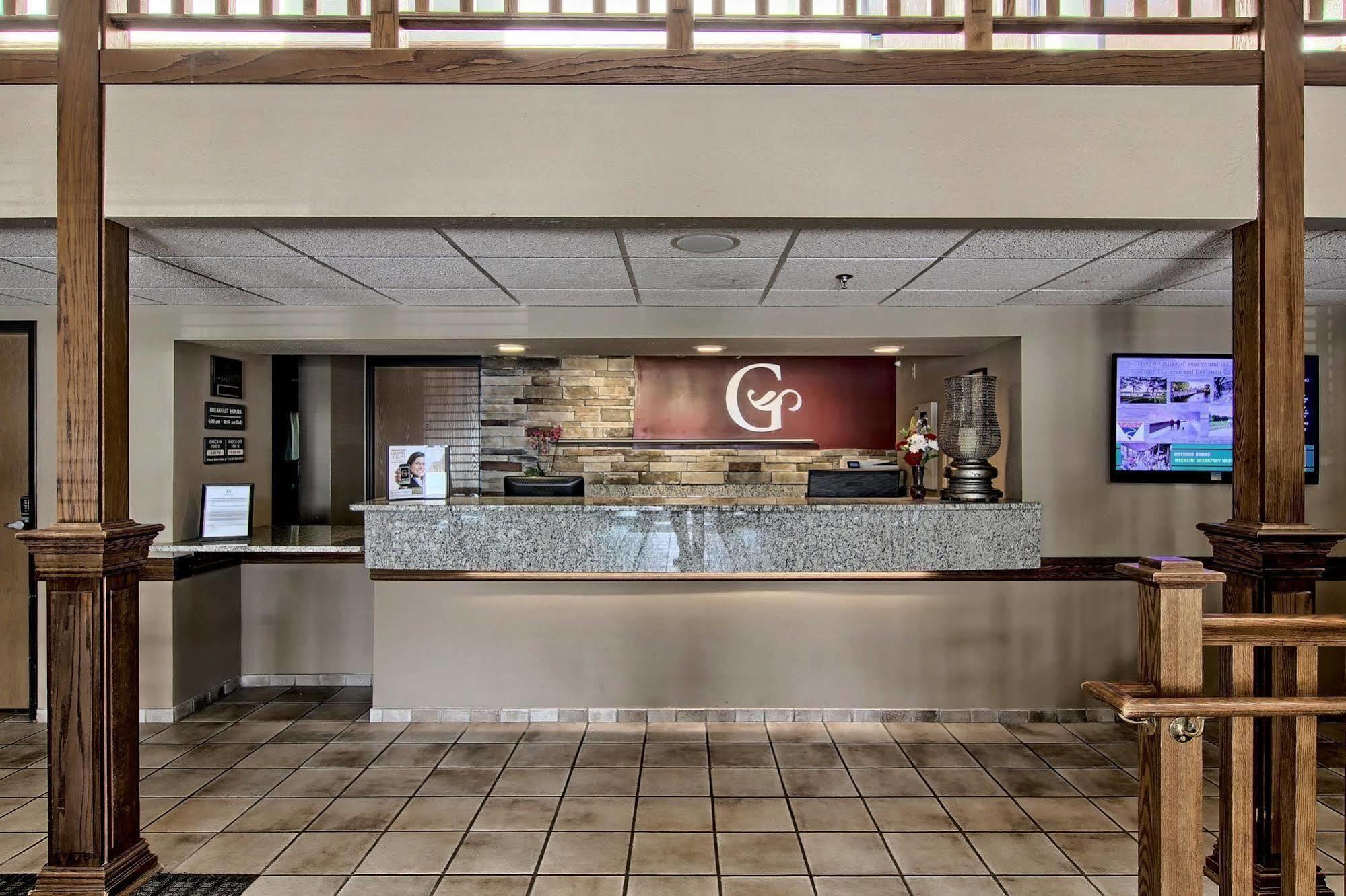 Blossom Hotel & Suites טראוורס סיטי מראה חיצוני תמונה
