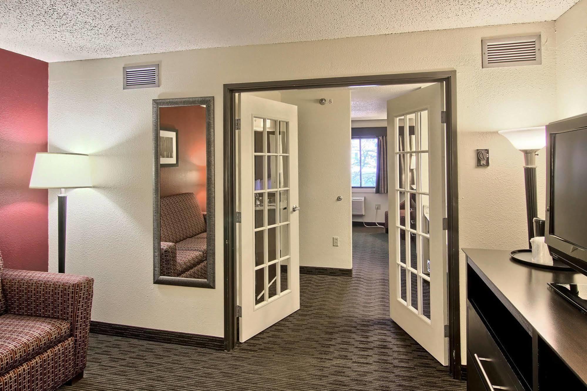 Blossom Hotel & Suites טראוורס סיטי מראה חיצוני תמונה